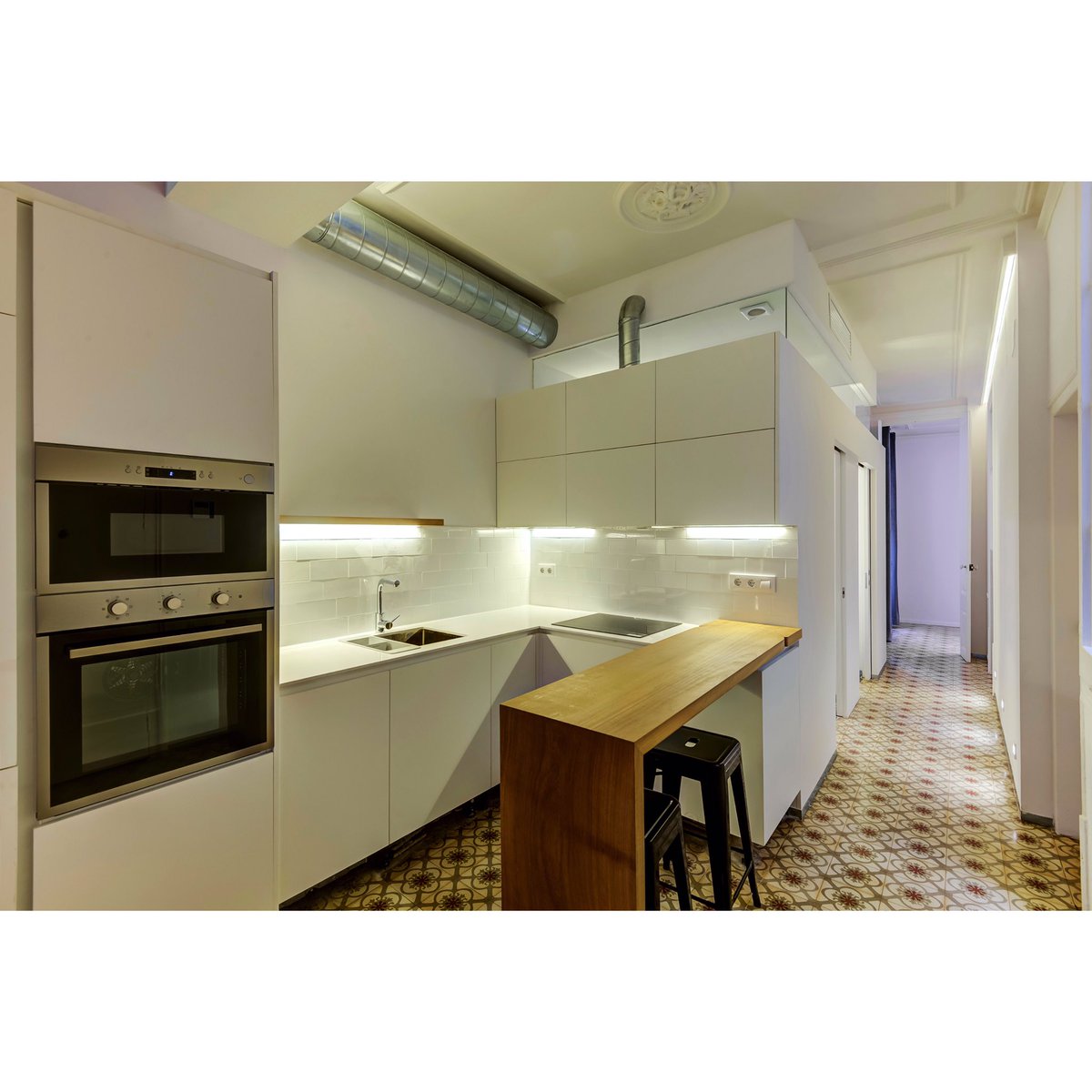 aurumimmobles's tweet photo. Reforma integral: disseny de cuina integrat. | Reforma integral: diseño de cocina integrado.
#aurumimmobles #arquitectura #arquitecturabarcelona #architecture #construccion #design #interiordesign #arquitecturainterior #reformasintegrales #reformainterior #kitchen #kitchendesign https://t.co/bsYdcEi67Z