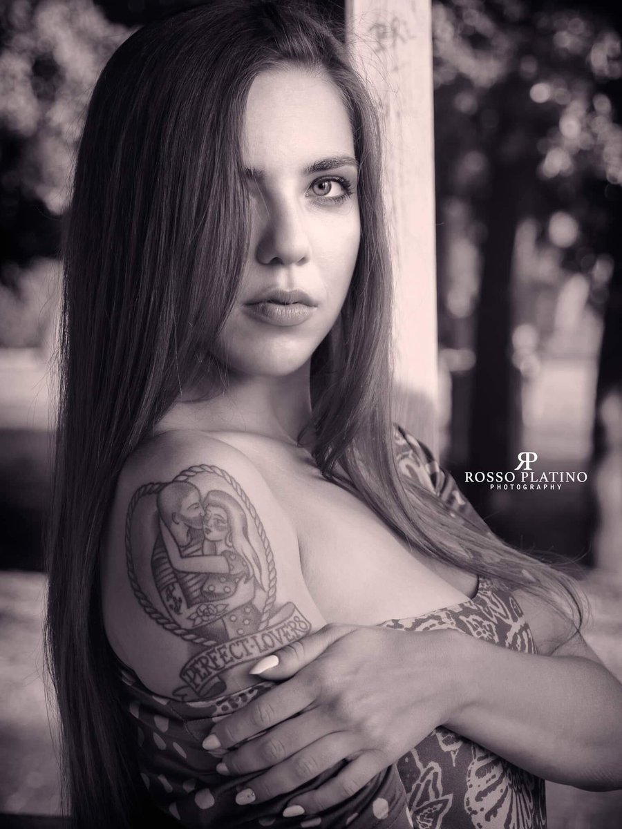 DeniseCicchitti's tweet photo. 🍄 @rossoplatino 📸 #portrait #blacknwhite #tattoedgirl #oldschooltattoo #heart #perfectlovers #hand #shoulder #hand #nails #heartlips #longhair #lisshair #pois #shoot #inpescara https://t.co/HrQhVKrSRe