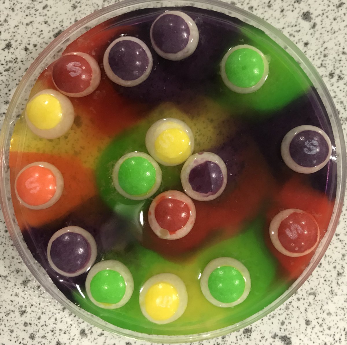 BiologyEa's tweet photo. Describing how particles move from high to low concentration - skittles + water 🌈 💦 #endoflesson #diffusion #n5biology #cellbiology #life https://t.co/31J2RHWKJz