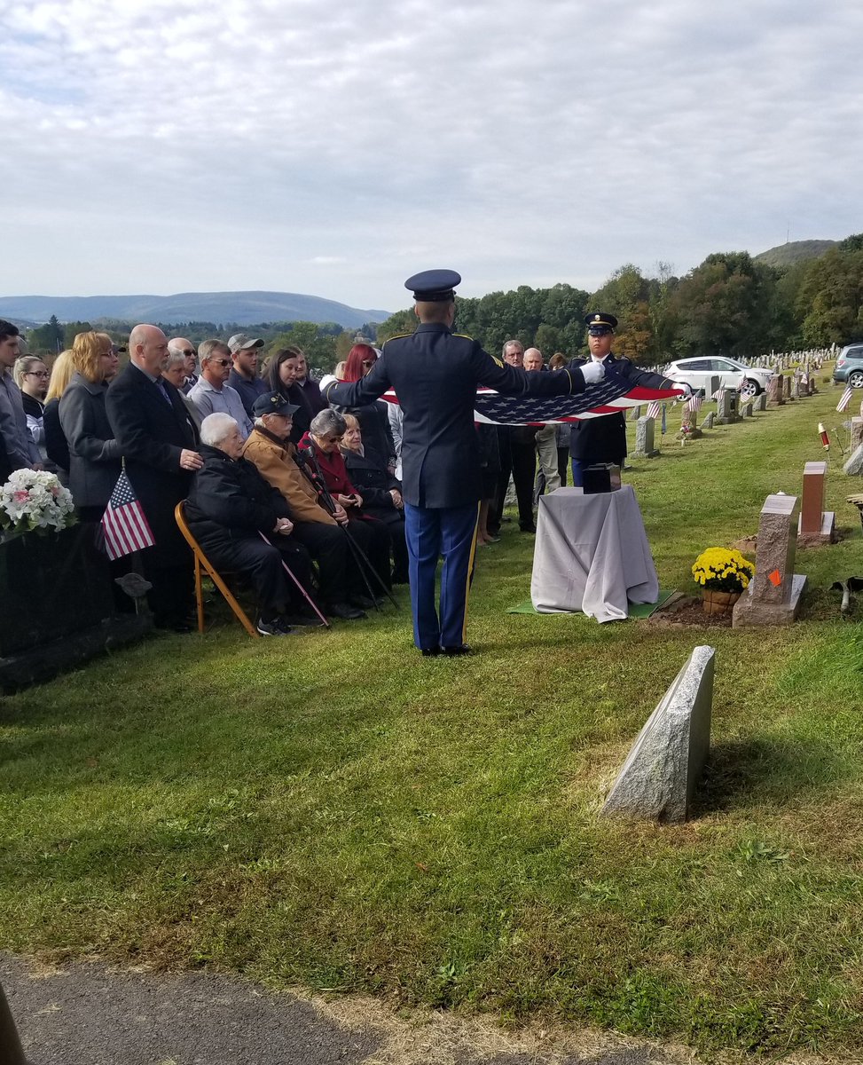 TimSullivanFD's tweet image. This morning we say goodbye to a Veteran and a die-hard Steelers fan. Visit with us at finaltouchfunerals.com 
@FinalFunerals 
#Funeral #Veteran #customcoach
#cemetery