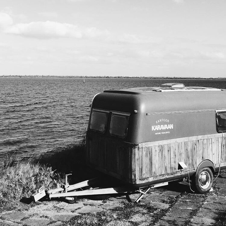 Vandaag hadden we eens een teamoverleg op een andere plek... En hoe! <a href="/KantoorKaravaan/">KantoorKaravaan</a> #grevelingenweek @BoswachterWendy