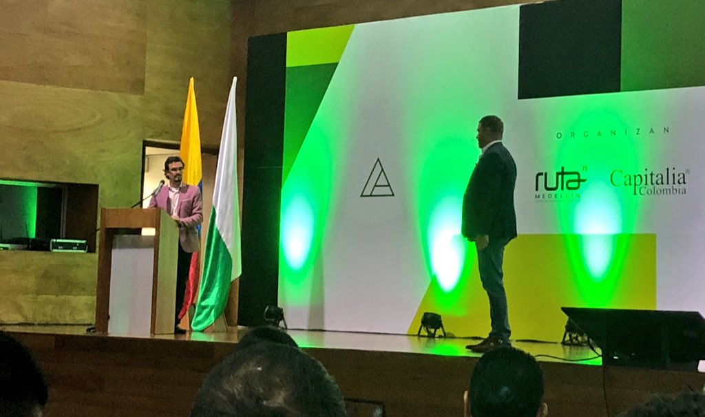 CatalinaGu's tweet photo. “Un buen emprendedor siempre necesita equipo, pero no busques gente que se parezca a ti” @wnashaw fundador de @VivaAirColombia en #SmartCapital #InversionesQueConectan https://t.co/K5Usa9TSRC