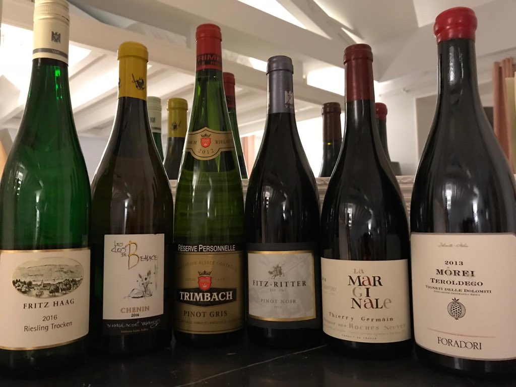 _ConstanceA's tweet photo. Joie et fierté d’illustrer mes cours de dégustation avec de superbes flacons @iDealwine✨
Grace à eux, j’ai pu développer l’influence du cépage et de l’action de l’homme sur le goût du #vin.
Coup de ❤️ unanime pour cette sélection. #ilovemyjob #lesvinsdeconstance https://t.co/UPxmEMknlh
