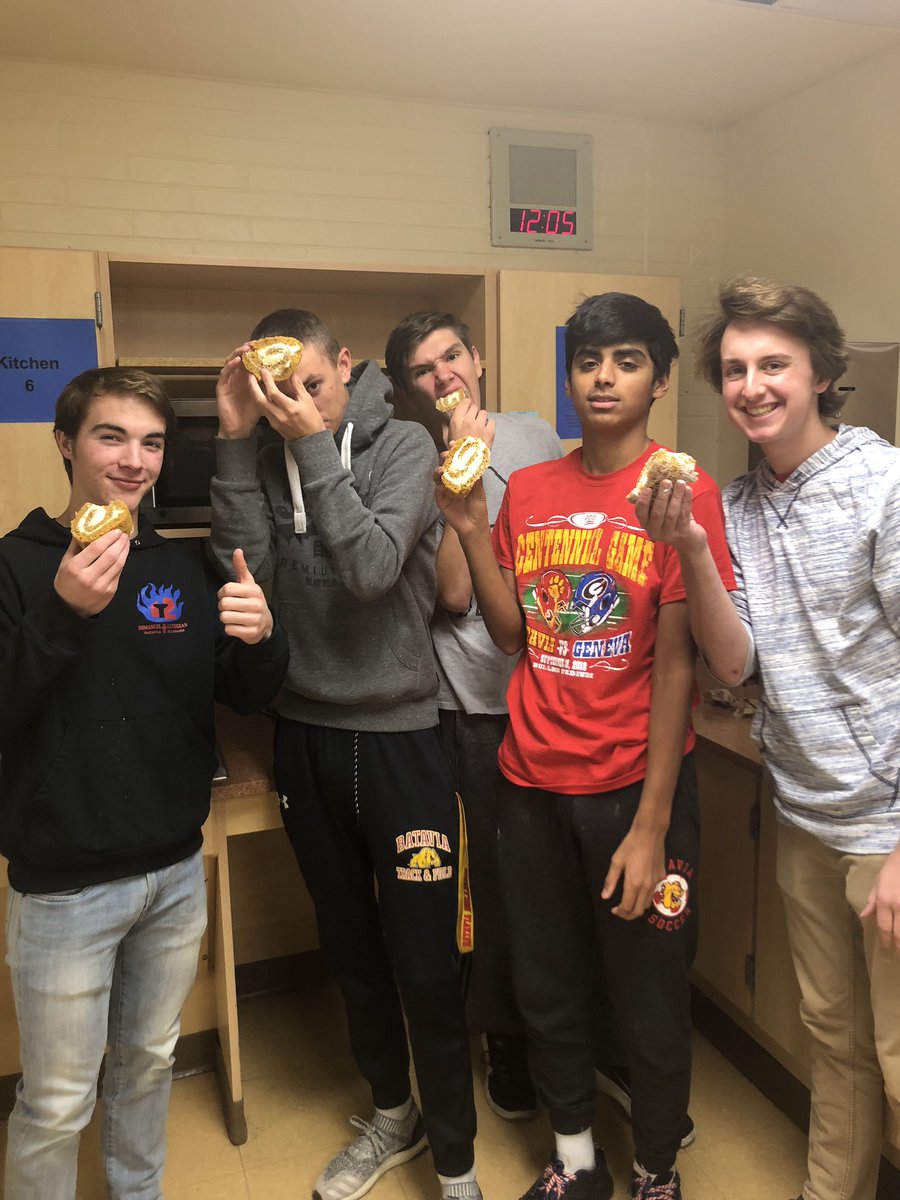 MissSavitski's tweet photo. Rollin’ into term 2 #pumpkinroll #pumpkineverything #CulinaryArtsII https://t.co/HytnNLRznZ