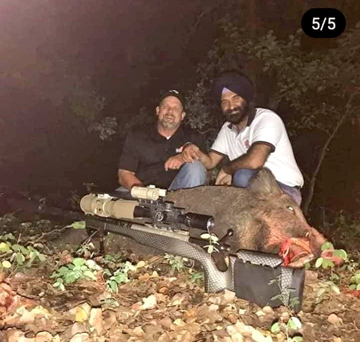 SukhpalSinghRg's tweet photo. जब हजारों करोड़ो दिमाग पर हावी हो जाते है तो इंसान को जानवर बनने में ज्यादा वक्त नही लगता ।
@DSGMCDelhi के सेक्रेटरी @mssirsa इस निरपराध सुअर के साथ इस तरह की दरिंदगी दिखाकर,गुरु नानक साहिब की कौन सी खुशी ले रहे हो ?
#बेशर्म_सिरसा
@ArvindKejriwal @Saurabh_MLAgk @JarnailSinghAAP https://t.co/n37bxZKsXl