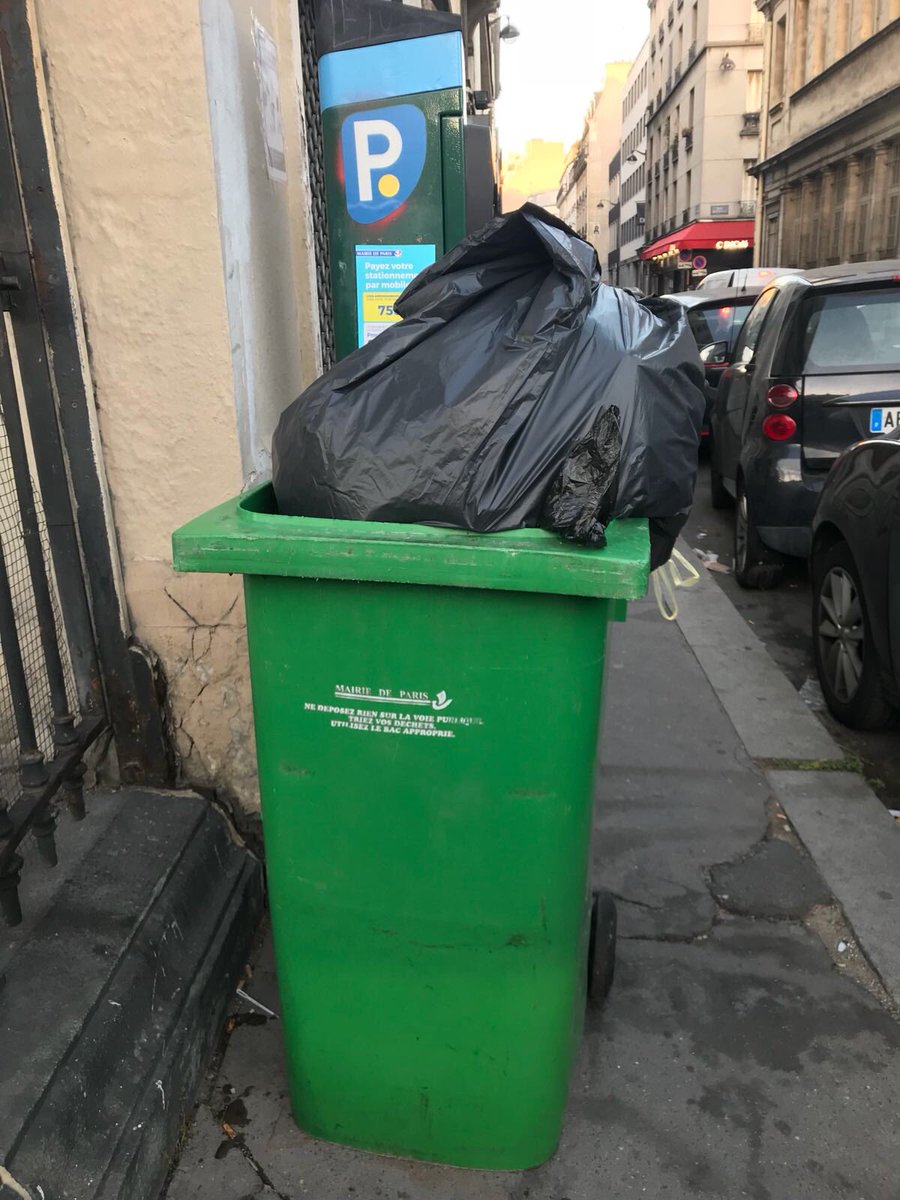 geoffroyboulard's tweet photo. .@maopeninou Faut-il demander aux Parisiens de s’occuper eux-mêmes de leurs poubelles ?⏰ 18h40 et toujours aucun ramassage rue de la #Condamine, c’est pour aujourd’hui ou pour demain ? Gouvernance de la #propreté à revoir #AucuneInformation #Paris17 #Paris2020 https://t.co/Y4LdMBWram