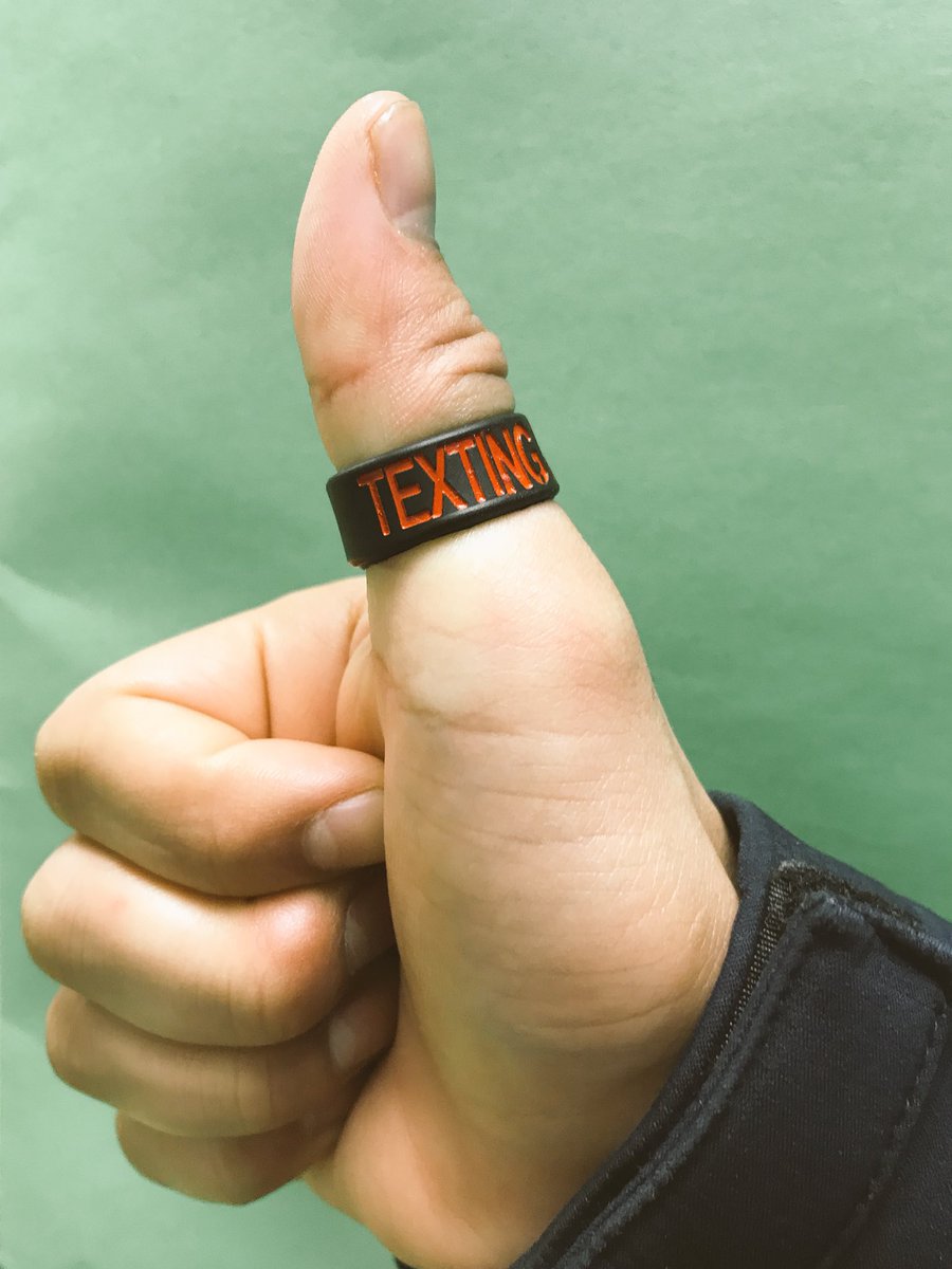 schs_bitz18's tweet photo. #XTHETEXT #BITZTN Thumbs up to Be in the Zone. Put down the phone. Donโt text and drive. @BITZTN https://t.co/3nHKKtxE0h