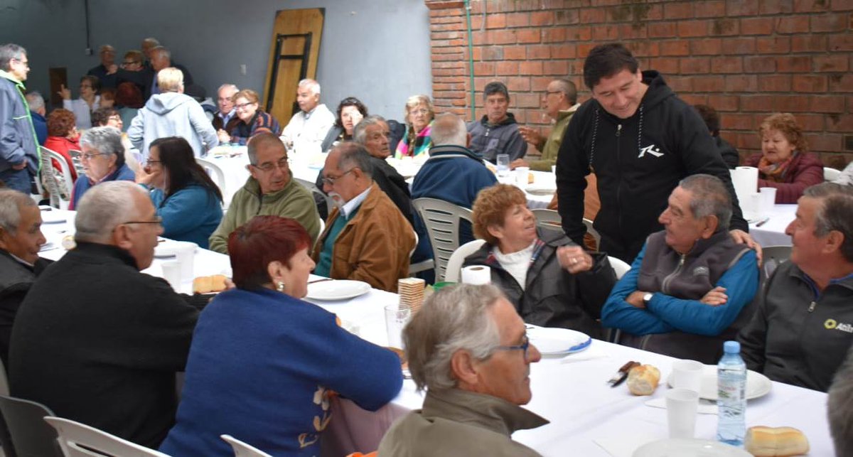 Atilra_Capital's tweet photo. Agasajo a los jubilados de nuestra Seccional Capital Federal
#CompartimosLaNotaDeLaJornada

https://t.co/RUoCE6ndZN https://t.co/Ium0CmYM8T