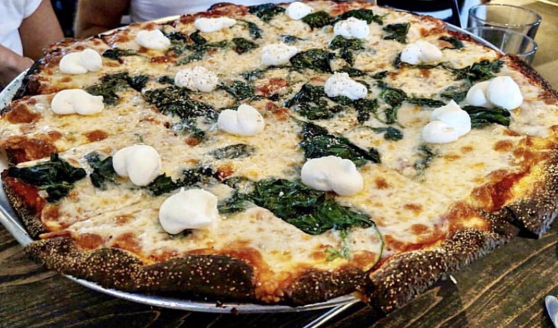PizzaRockSac's tweet photo. Going meatless on this Monday? Go for the Frank Nitti (featured on our Oktober Feast Menu) with Mozzarella, Tomato Sauce, White Cheddar, Provolone, Garlic, EVOO, Romano, Oregano, Sauteed Spinach, Ricotta 😋 #MeatlessMonday #OktoberFeast #ChicagoCrackerThin #FrankNitti https://t.co/guYYuHiO1I