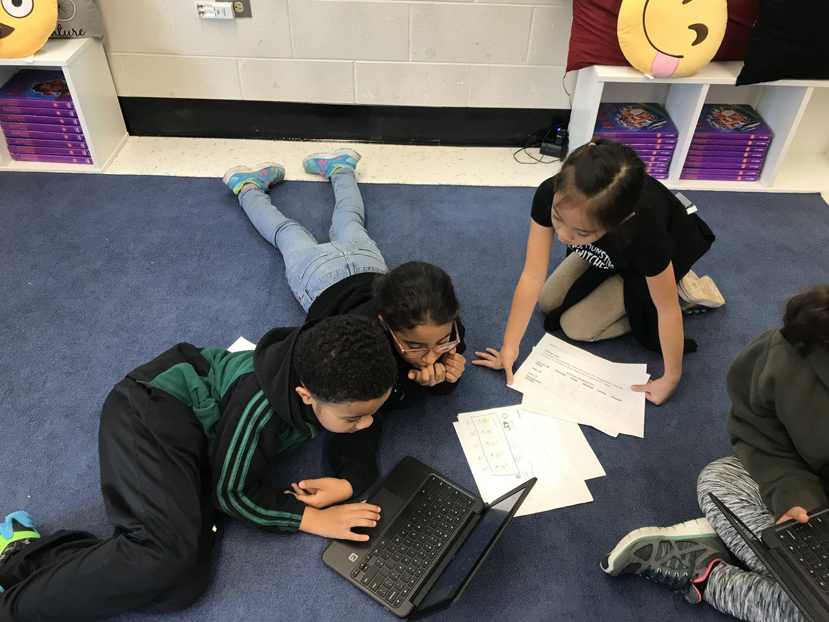 MTL_Phelan3rd's tweet image. Working collaboratively to create our weather reports! #meteorologists #weather #climatepatterns #teamphelan