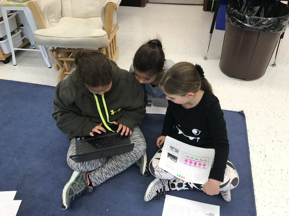 MTL_Phelan3rd's tweet image. Working collaboratively to create our weather reports! #meteorologists #weather #climatepatterns #teamphelan