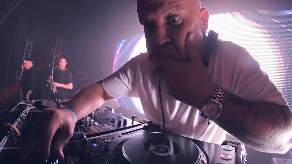 Caption this... 🤔🤣 #ultrabeat #ianredman