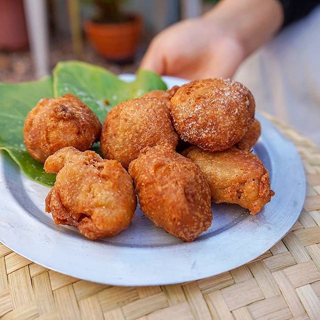 Who checked out my Gato Banane Video on YouTube? These #vegan beauties are literally 7 ingredients away from being in your belly ! Check out the story by clicking the link in my bio !! #food #huffposttaste #feedfeed <a href="/thefeedfeed/">The Feed Feed</a>  #beautifulcuisines #food… instagram.com/p/BpPkBBenqZo/