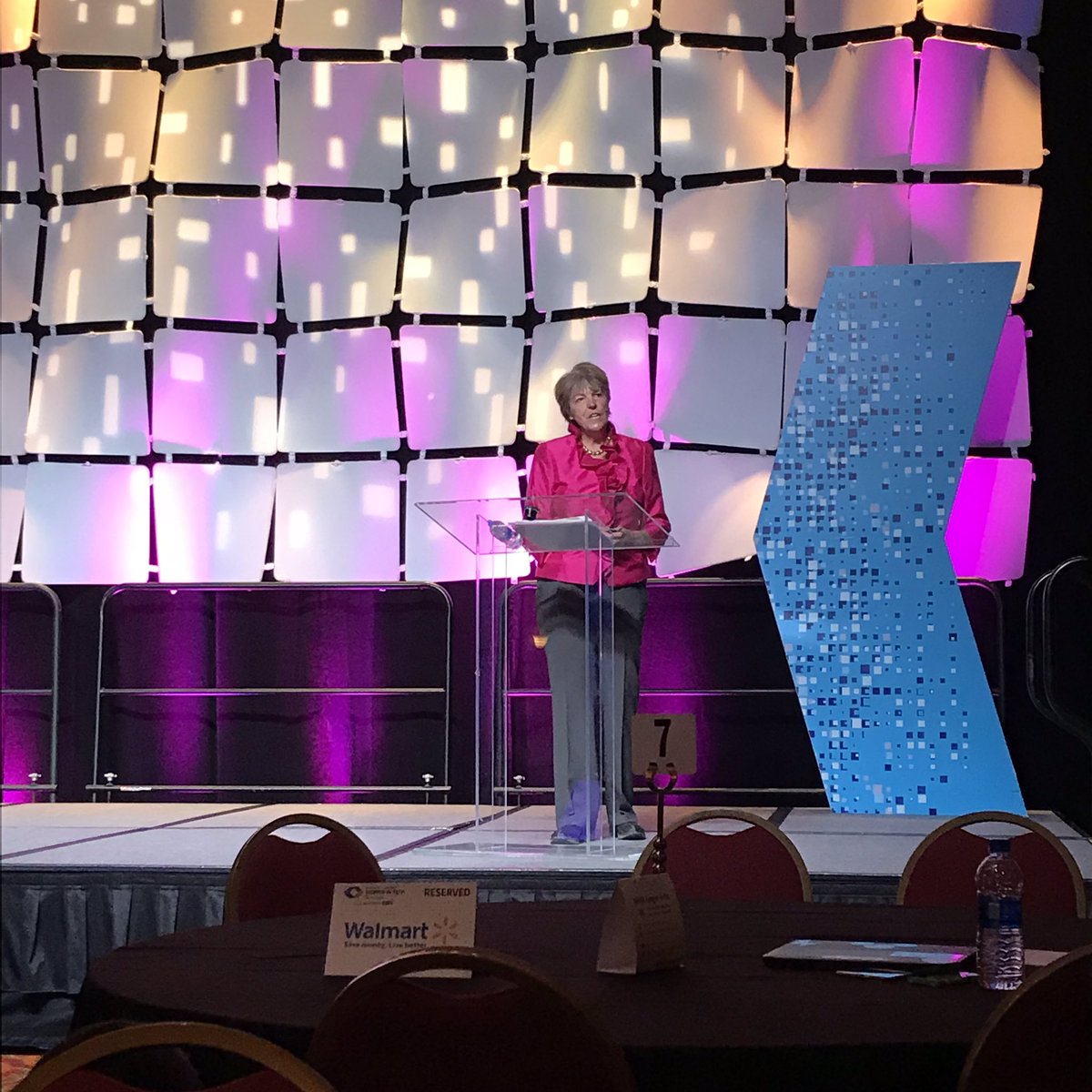 Time for lunch and our next keynote with @judyrobinett to discuss the power of networks. #womenintech