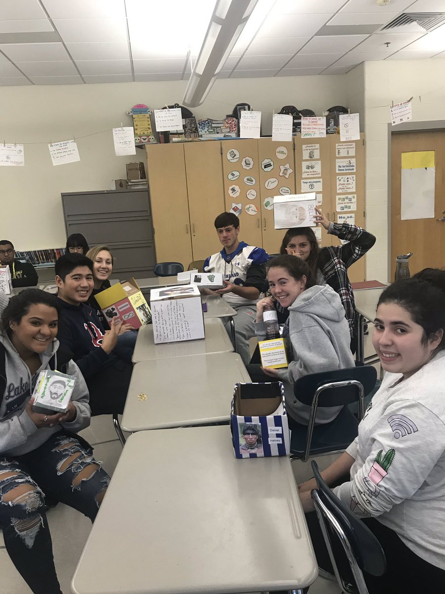 LDunnAHS's tweet photo. Orgullosa de las cajas de identidad del bloque C y todo lo que aprendieron durante la unidad de También la lluvia! https://t.co/4jDLuoSZ4b