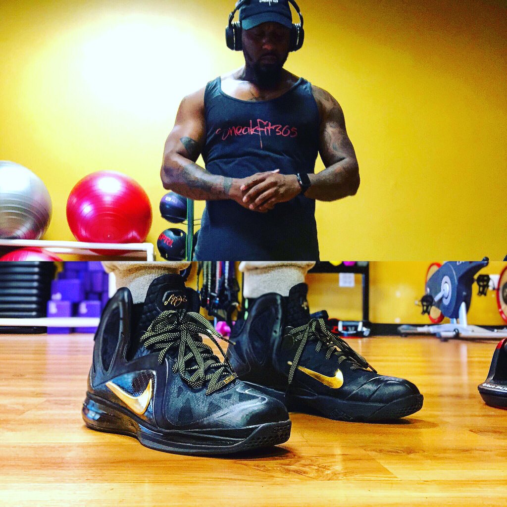 Battle ready on Monday #lebronjames #lebron9 #kicks #kicksoftheday #kickstagram #kicksonfire #wearyourkicks #getswooshed #snkrs #sneakerfreak #sneakerholic #sneakeraddict #gym #sneakernews #musclemonday #sneakfit365