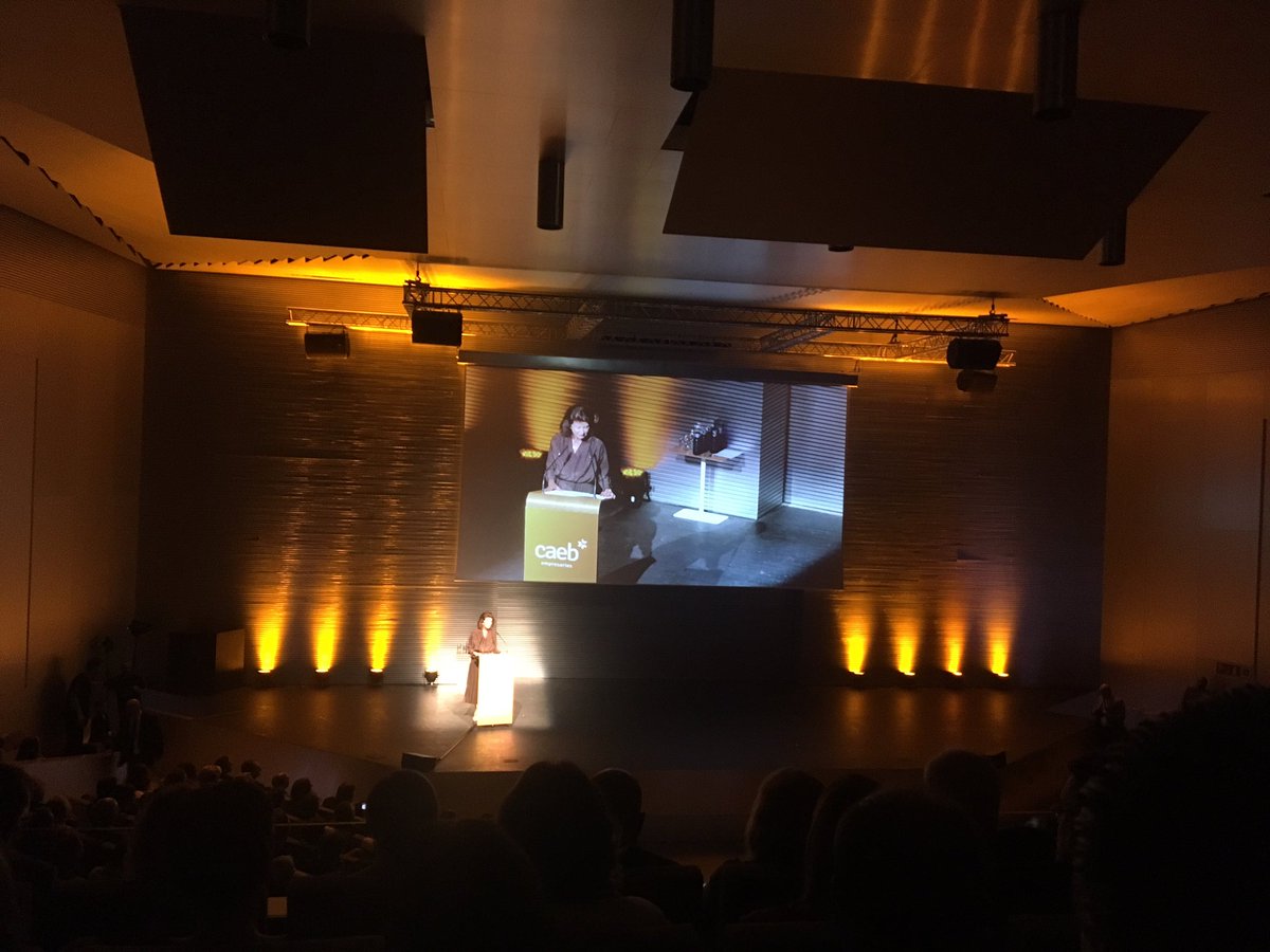LydiaPerezM's tweet photo. 'Los empresarios son personas normales que hacen cosas extraordinarias' 
En la #GalaCAEB @CAEB @pcongressosp @CarmenPlanas #música https://t.co/QiACTa9J2n