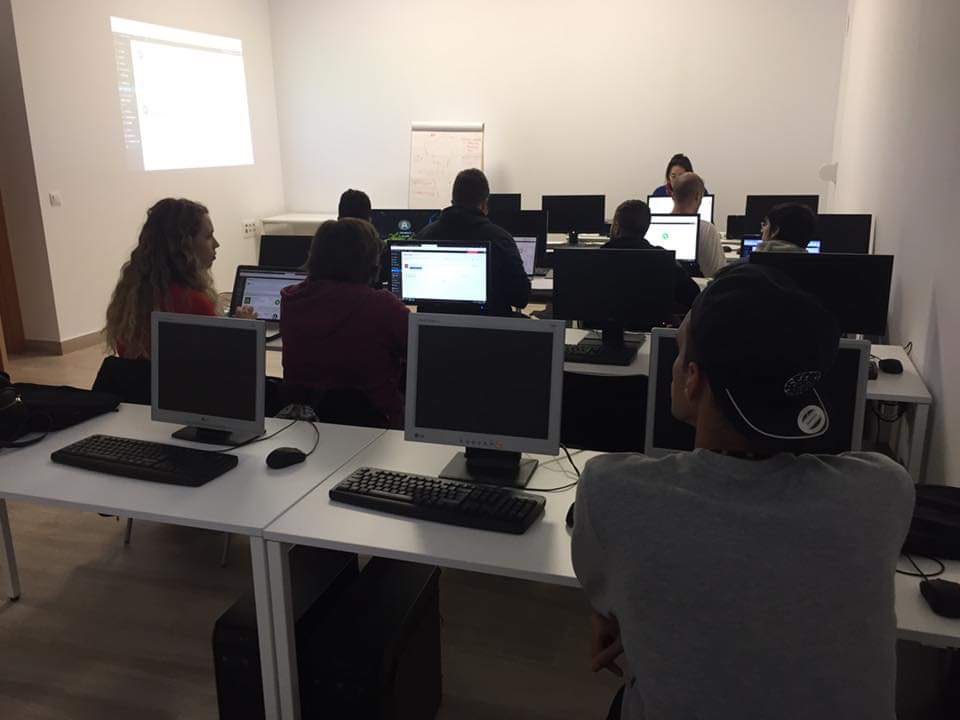 Últimos días del curso #communitymanager. Hoy estoy con los alumnos de #Guardamar ¡A tope descubriendo #GoogleAds! <a href="/convega_com/">Convega</a> <a href="/dipuAlicante/">Diputación de Alicante</a> <a href="/garantia_juv/">Garantia_juvenil</a>