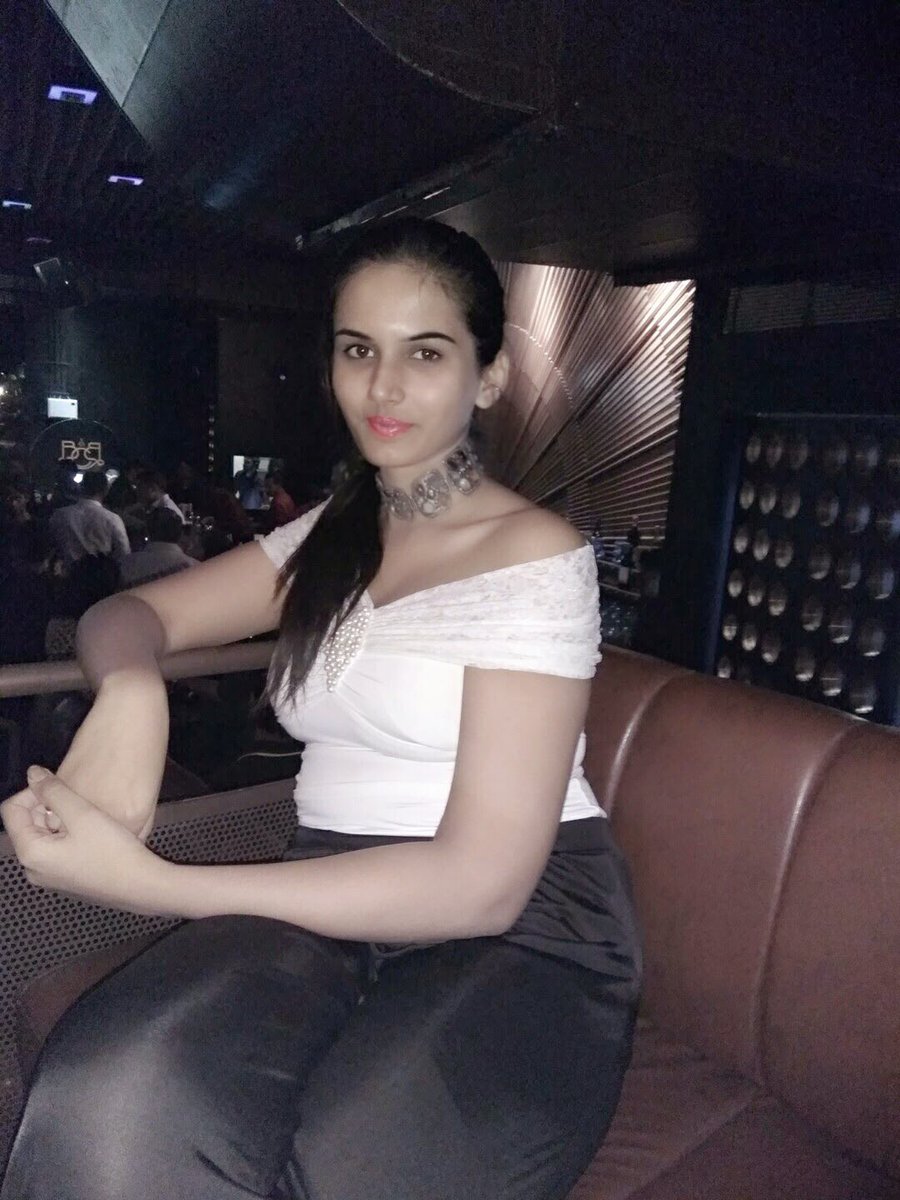 NainApurva's tweet image. Ab Talak Se
Kuchh Alag Si Manmarziyan.. Manmarziyaan..
Hum Zameen Pe..
Toh Falak Se ..
Manmarziyan !!
🍀🌿
#apurva 
☺️
#apurvanainoutfits 

#lightcameraaction