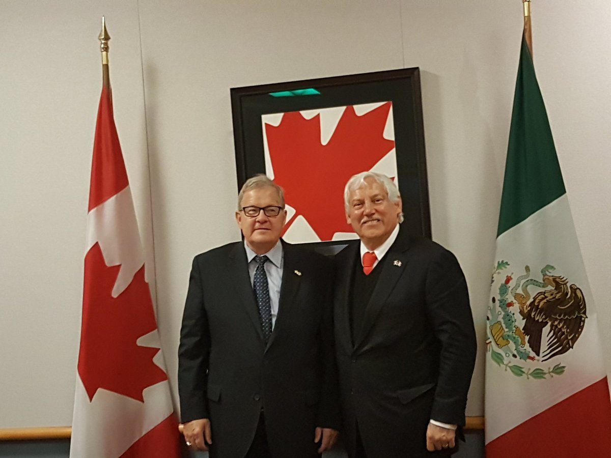 GraceKimMeiss's tweet photo. Encuentro bilateral entre el Ministro de Agricultura de Canadá Lawrence MacAulay @L_MacAulay y el Secretario Designado de Agricultura de México Dr. Víctor Villalobos @vmva1950 @AgroCanMx @EmbCanMexico @AgriMexCan https://t.co/oFmxPVT5Ew