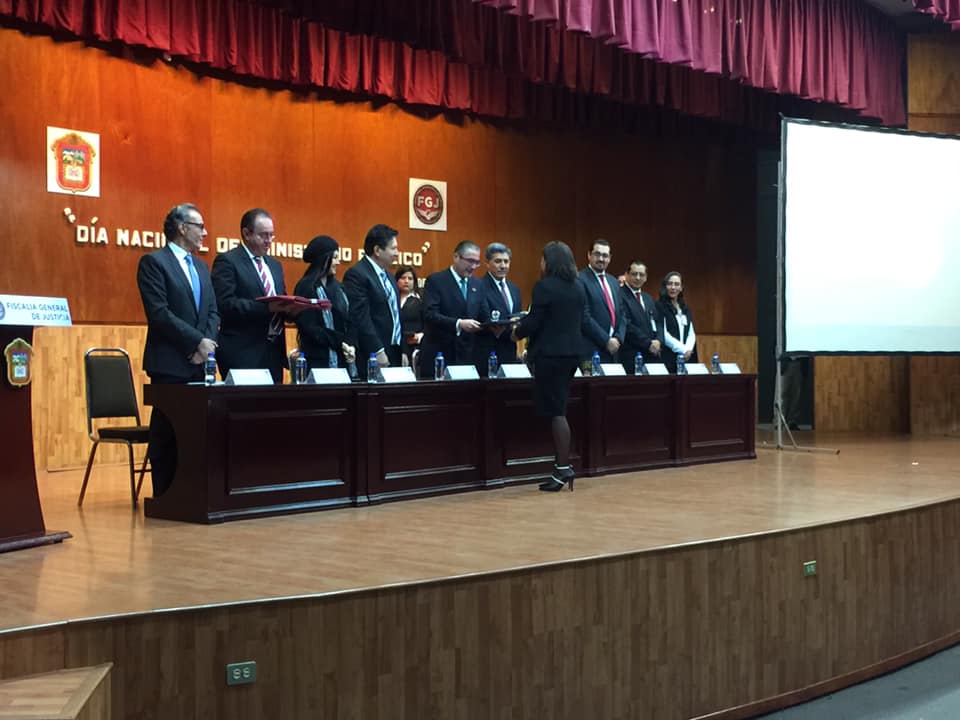 ccspmexico's tweet photo. El #ConsejoCiudadano fue invitado de honor al evento donde se instituyó el "Día Nacional del #MinisterioPúblico", se dio la bienvenida a los nuevos miembros, recordándoles su deber ante la sociedad y se felicitó a quienes integran la @FiscaliaEdomex #Seguridad #Edomex https://t.co/ylGzHJjhAH