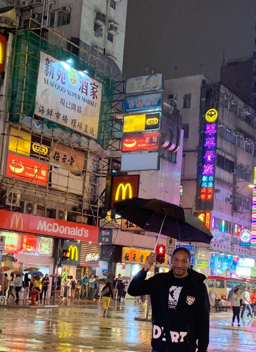 ArthellIsom's tweet photo. Finally got to go to the city that inspired the backgrounds of my favorite anime @ghostintheshell from @ProductionIGinc I walked around all night after the conferences. Just trying to soak it all in. #Inspiration #light #shadow #anime #backgrounds https://t.co/cPJIoo3LCP