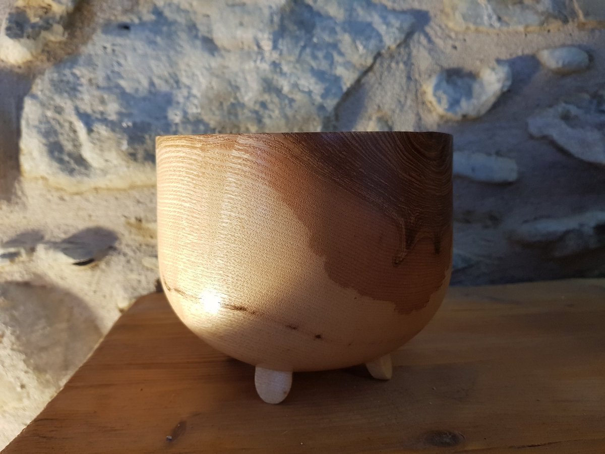 samsfork's tweet photo. @Orkwoodturner Stunning...this is our @Orkwoodturner ash wood bowl in its new home on Isolabona IT.....we love it....such craftsmanship https://t.co/8311op4LAV