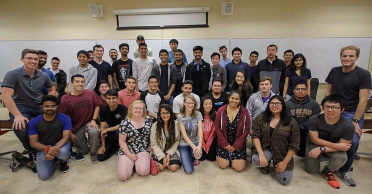 SpartanHL's tweet image. New member bonding ✅ thanks for coming out! #SpartanHyperloop #SJSUEngineering #LetsGooooo #InnovationForTheFuture