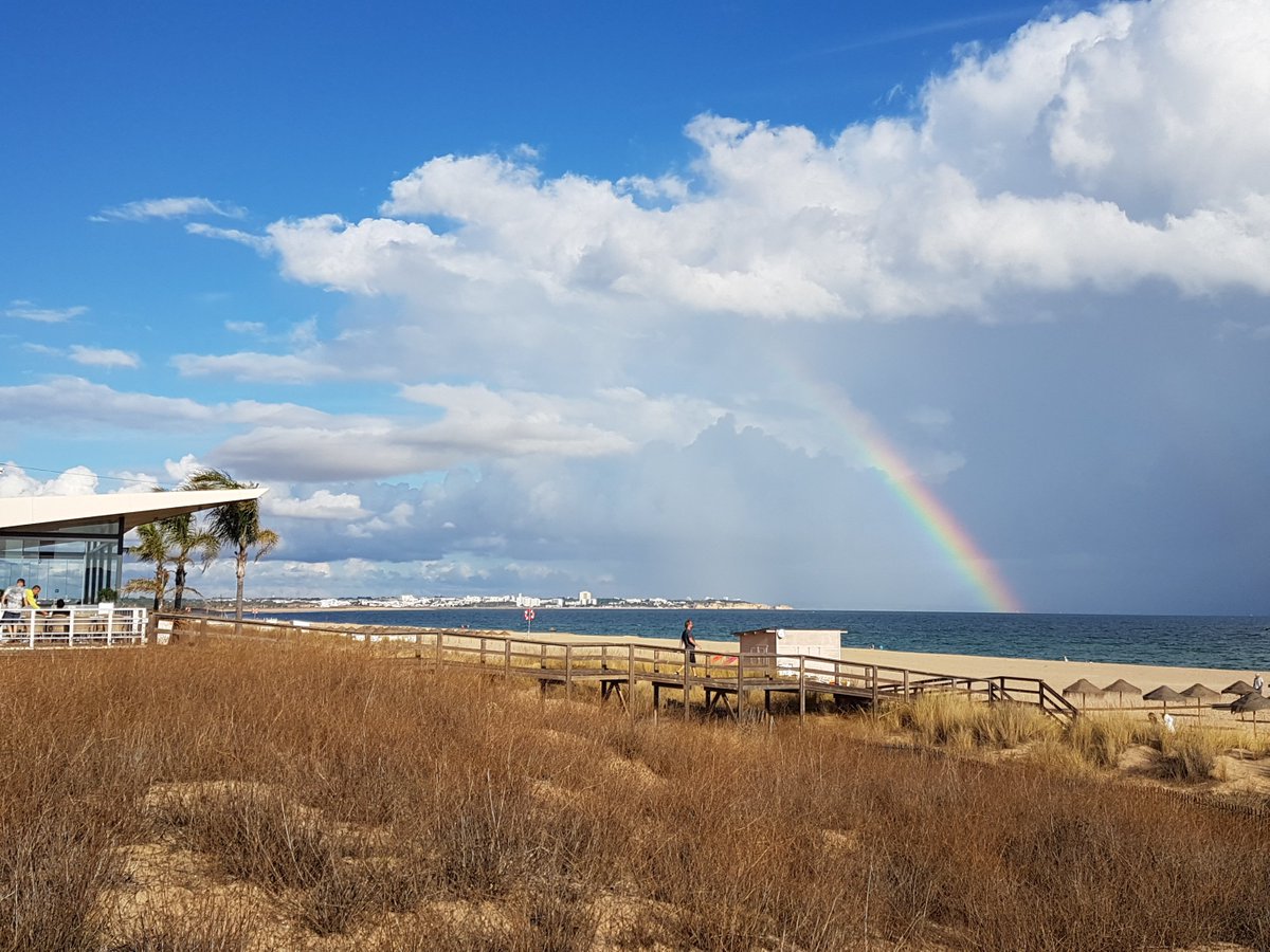 algarvetweets's tweet photo. #HappyMonday everyone! 🤗 Wondering where we've been? We've had the BEST EVER #Algarve Style week-long 40th birthday celebration!! We dressed up, alfresco wined &amp; dined, did a tourist train pub crawl via a rooftop bar, the beach &amp; marina. The warmest of welcomes all the way! 🥳🍾 https://t.co/xvlZ2006AE