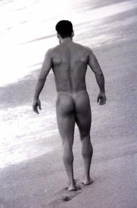 JerryCepeda11's tweet photo. Un Hombre Desnudo En La Playa Mmmmm Esta Riquísimo.💖💋💗 https://t.co/iJ5oIl8DU6