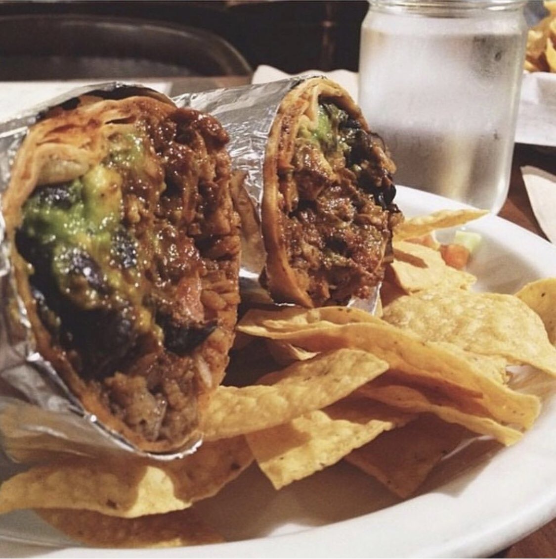 Tlaloc_SF's tweet photo. Happy #mondaymotivation here’s a #delicious chicken #mole #burrito for #lunch today 
.
.
#horchata #chips #salsa  #foodie #foodporn    #tagforlikes #followback #photooftheday #likeforlike #mexicanfood #mexicaneats #tastelikesf #todayfood #bayareaeats #eater #eatersf #eeeeeats https://t.co/NLcyPMmdMo