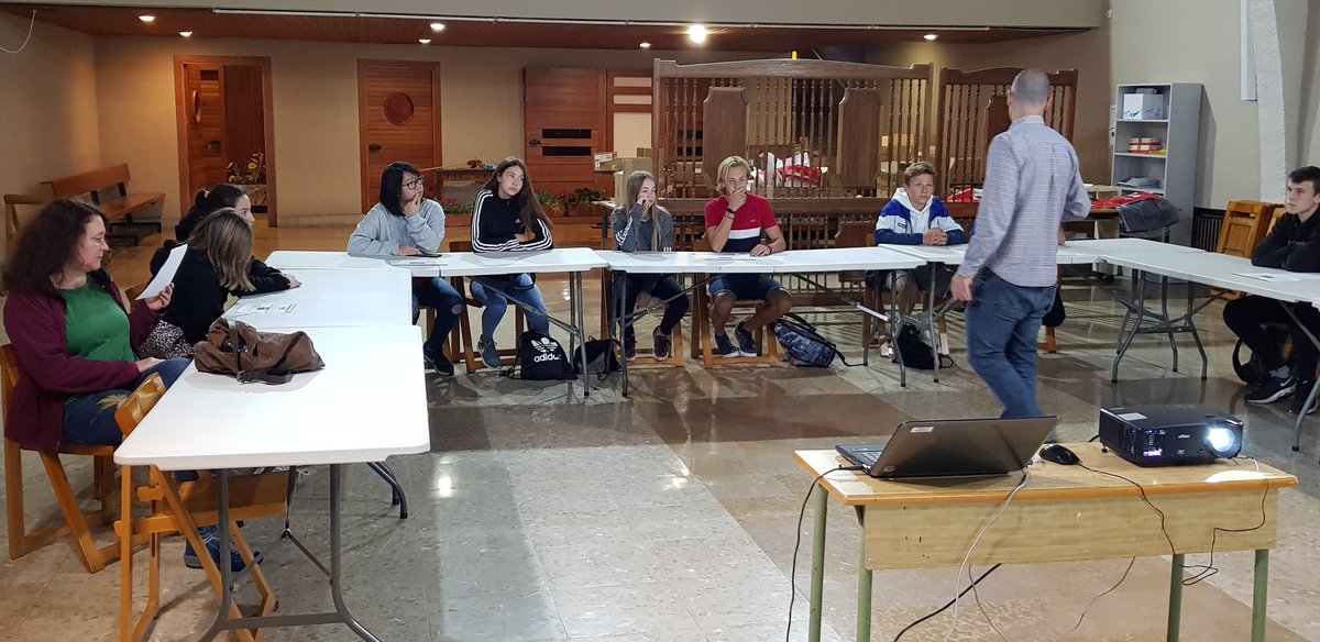 MontessoriESOBA's tweet photo. Continuamos disfrutando del #IntercambioMunich Hoy han participado en Math Challenge y Music Quiz.  @MontessoriZgza ¡Cómo se han divertido! https://t.co/RHo1rA3boP