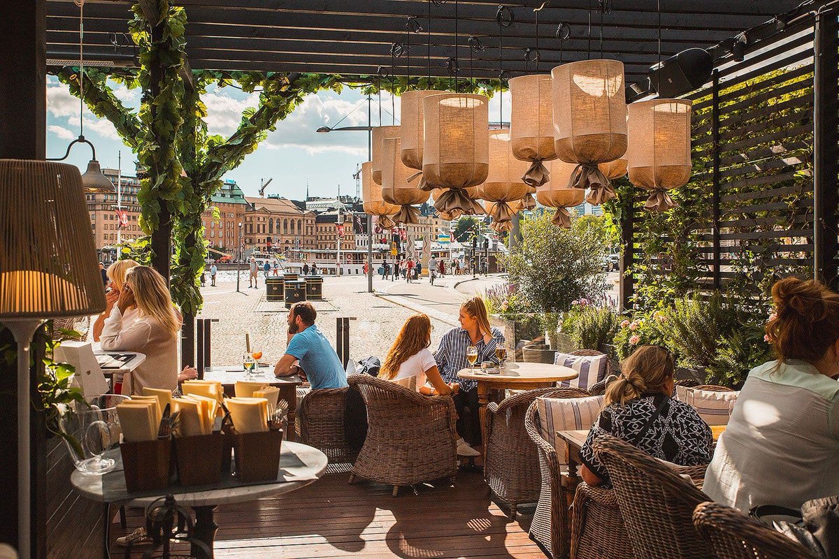 JuneDating's tweet photo. Our favorite #FirstDateSpot in #Stockholm is #Glashuset, a restaurant and cocktail bar on the waterside and a small stroll from the city centre. 🍹🍸Glashuset, Kajplats 18, Strandvägen, Östermalm, Stockholm, Sweden 🇸🇪 https://t.co/wjQdcOpTTT