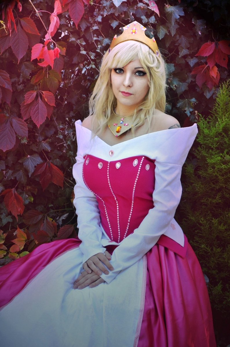 sleeping beauty cosplay