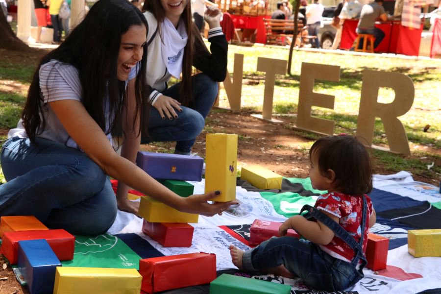 uflabr's tweet photo. “Ciência na Praça” divulga pesquisas e inovações tecnológicas da #UFLA por meio de diversões e serviços para a população no encerramento da #SNCT2018: https://t.co/g9qvI85vZn https://t.co/Ijns3ayENs