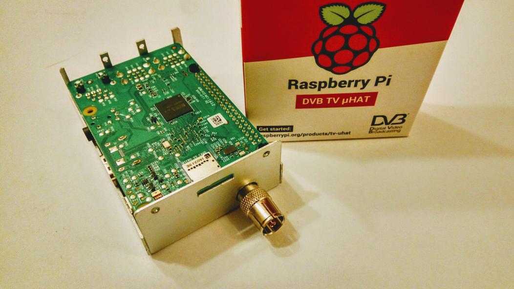 Vilda007's tweet photo. #rapsberrypi3 & #TVHat fit both in the case used before for #rapsberry only. Just one more hole needs to be drilled. #pi3 #IoT #Kodi #DVB #DVBTVuHat #DIY https://t.co/HGnNV2JG7a