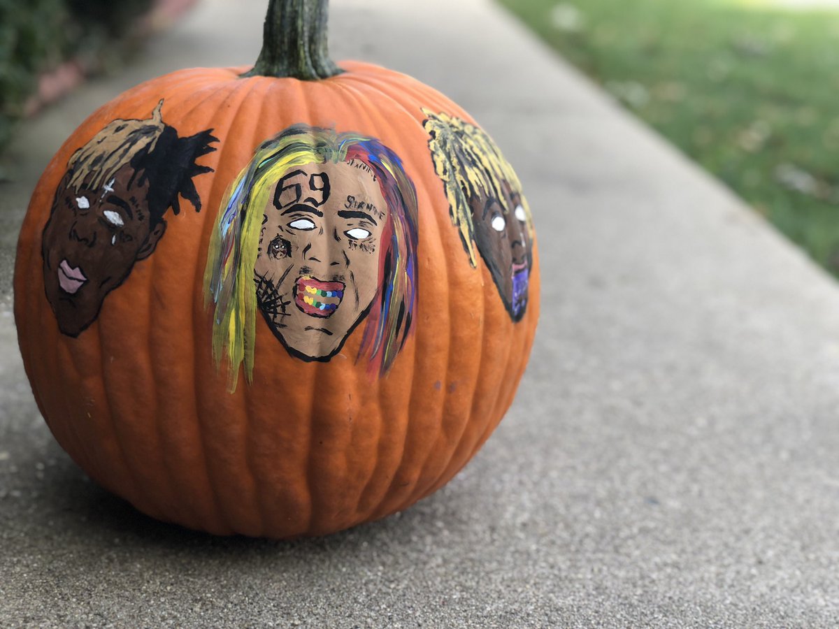 Samm_arteaga's tweet photo. Cloutt pumpkin lmao https://t.co/bTnwgjJWJ8