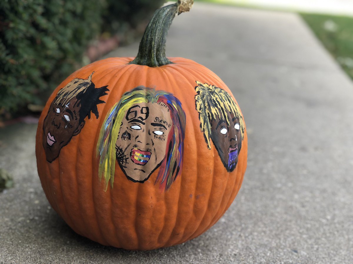 Samm_arteaga's tweet photo. Cloutt pumpkin lmao https://t.co/bTnwgjJWJ8
