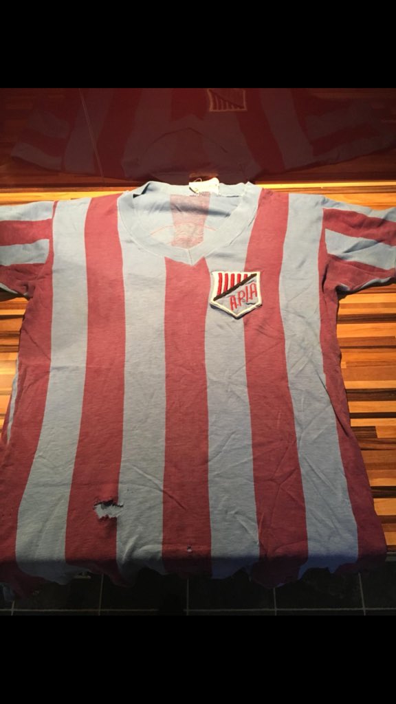 magnificent79's tweet photo. @apialeichhardt Anyone help out with info on this strip? #apialeichhardt https://t.co/GgPoqzrfmt