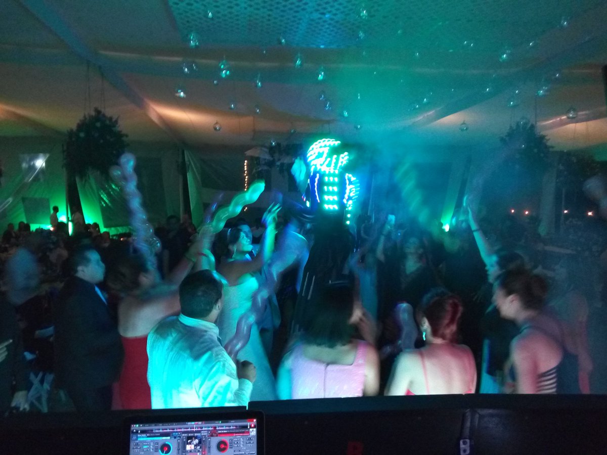 victormillandj's tweet photo. Boda cuerna.
#victormillandj #crossoverdj #pioneersx2 #audiotechnicaM50x
#virtualdj #macbookprodj https://t.co/49nN3eMD4g