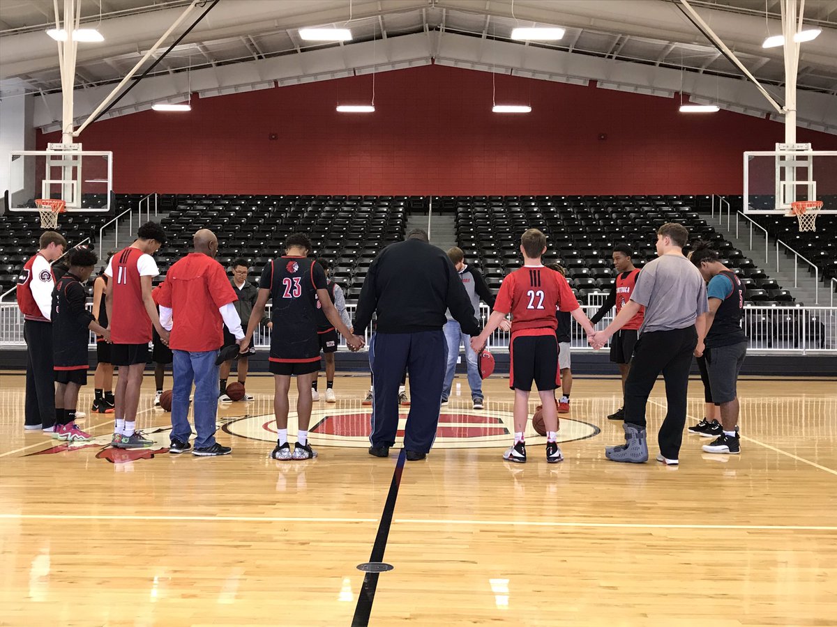 KyleSandy355's tweet image. My travels for the #SportalShowcase have concluded. Final stop was today at @ChattoogaHoops. Thank you to @JaredGroce &amp;amp; the Indian family for the hospitality!

I will see everyone December 8th at @sphshoops