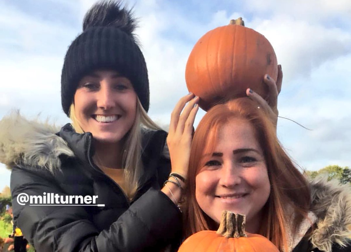 OSAllowed's tweet photo. A few members of the squad including @MarthaH19 and @MillieTurner_ spent their time off today doing a spot of pumpkin picking ๐
#MUWomen #MUWF #SquadGoals https://t.co/xRC3hntJ2D