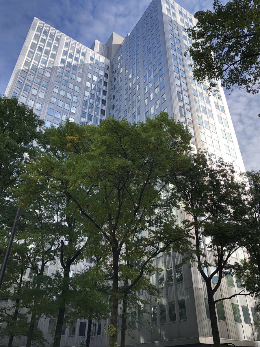 TomGerend's tweet image. Woah. Pittsburgh has population of only 305,000 in MSA of 2.3m.  You’d never know if given intensity of infrastructure and regional amenities in downtown core. Downtown population currently at approx. 20k. #walkingtour #railvolution