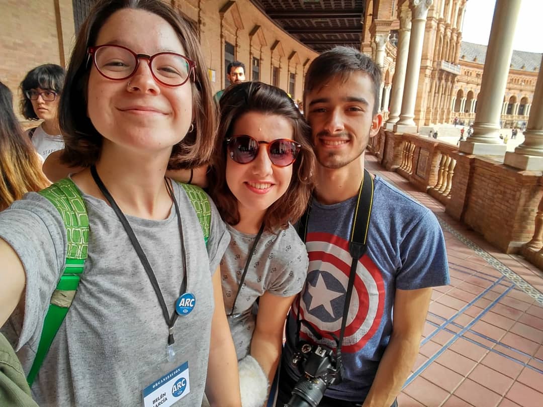 MariaHF_13's tweet photo. No podía haber imaginado mejores compañeros de aventuras @AndReaderCon 💙💙 #AndReaderCon2018 https://t.co/6kldjnTIJQ