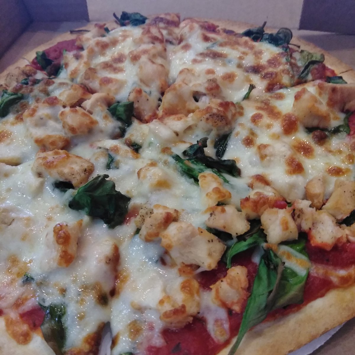 Spinach on a pizza tastes as good as it looks!
#eatlocal
#FortWayne 
#pizza 
#pizzaislife