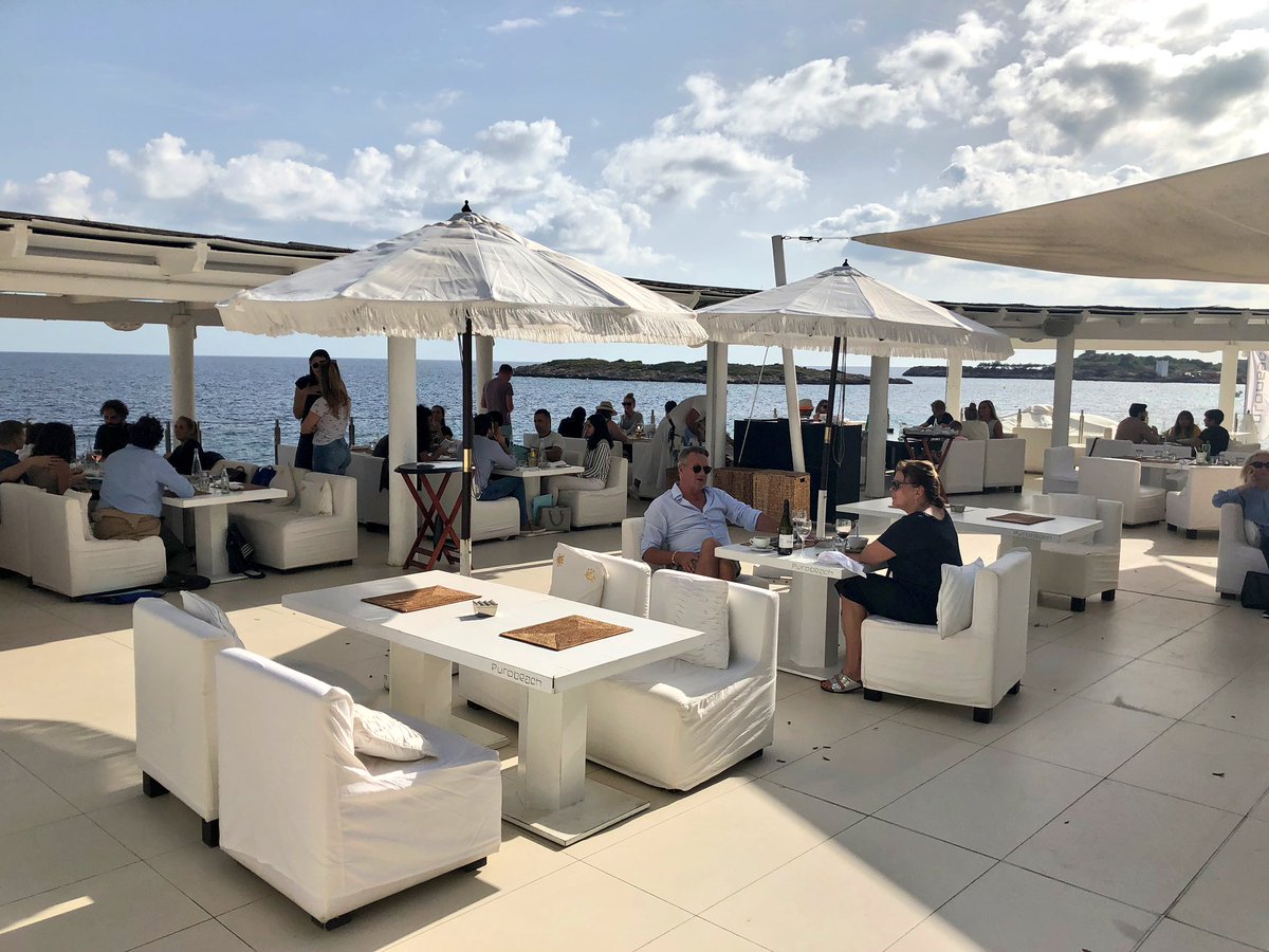 mochilerostv's tweet photo. Puro Beach en Illetas además de restaurante y chill out tiene un club dentro de una cueva de roca 😍
#BelandBrand #Belander #Calvia #VisitCalvia #BloggersMeetInCalvia https://t.co/tnBGSevHN2