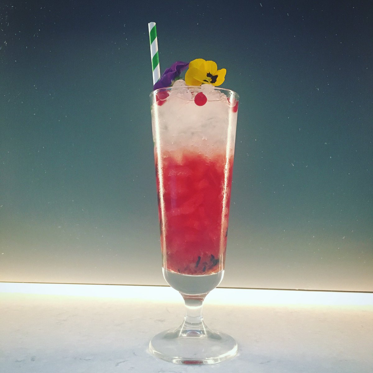 Have you tried our Ding-a-Ling cocktail yet? Made with lingonberry coulis, rooibos & cream strawberries syrup, topped with lemonade. It's the perfect mid-week treat #BestIrishCocktail #DingleGin