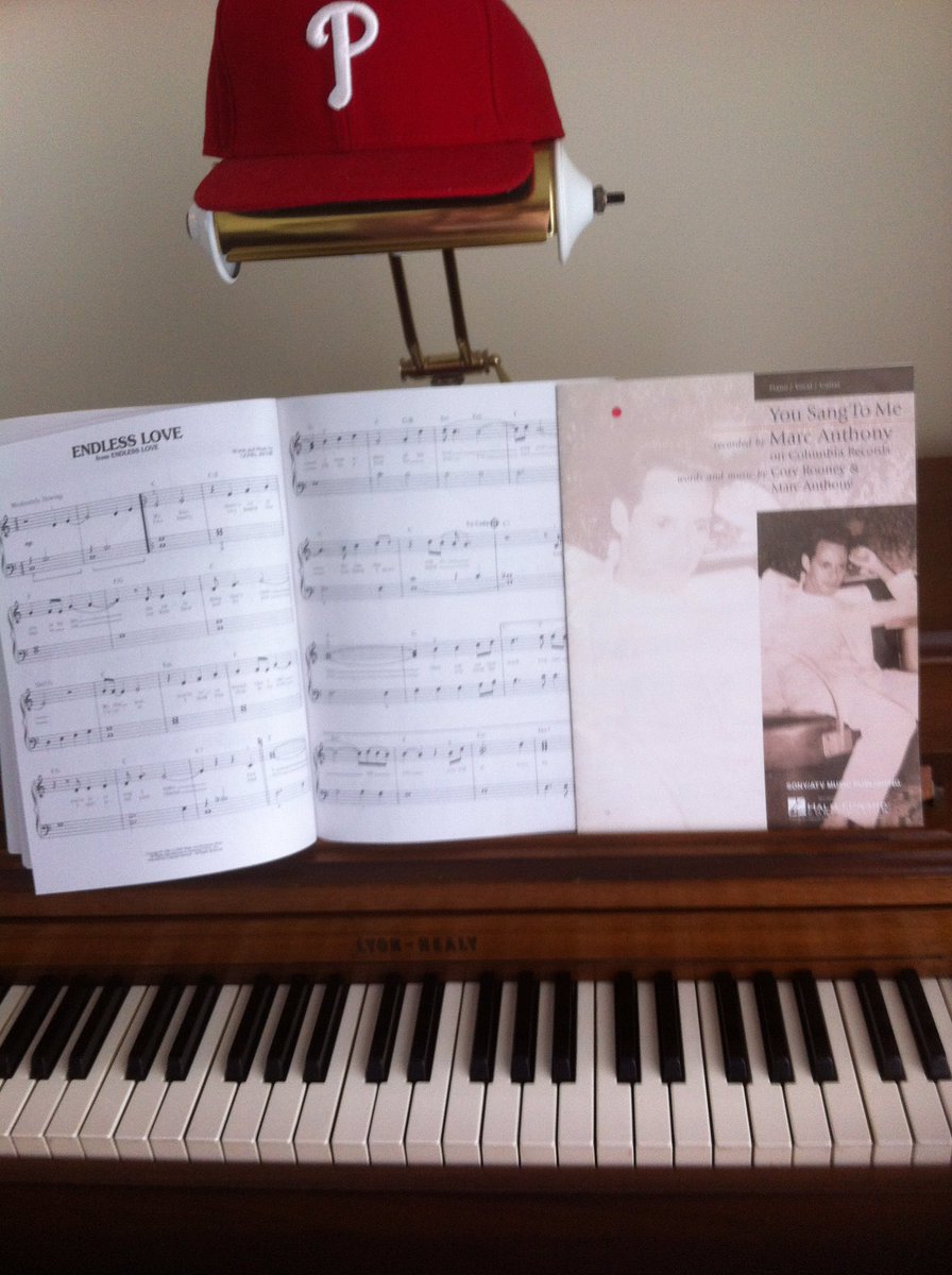 rosemaryalleruz's tweet image. And now... #PianoTime ❤️