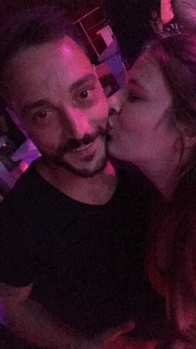 Ne kadar içten öpüş ne kadar da içten bir gülüş 💋💋💋💍💍