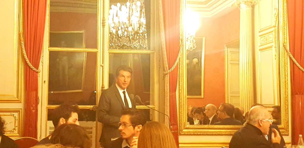 LRMYasminJAAFAR's tweet photo. https://t.co/cDoWez6FPj est au #Senat pour Dîner @clubavparis #PatrickBezier en présence de #JeanNoelTronc #FranceCreative. La question des droits d'auteurs... #GAFA #Createurs #Stratégie https://t.co/ou7IIfO94H